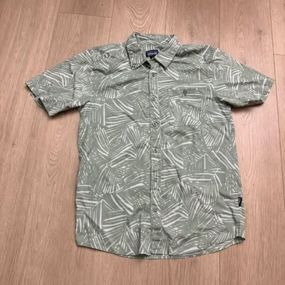 Patagonia Organic Cotton Short Sleeve Button Down Shirt - Small